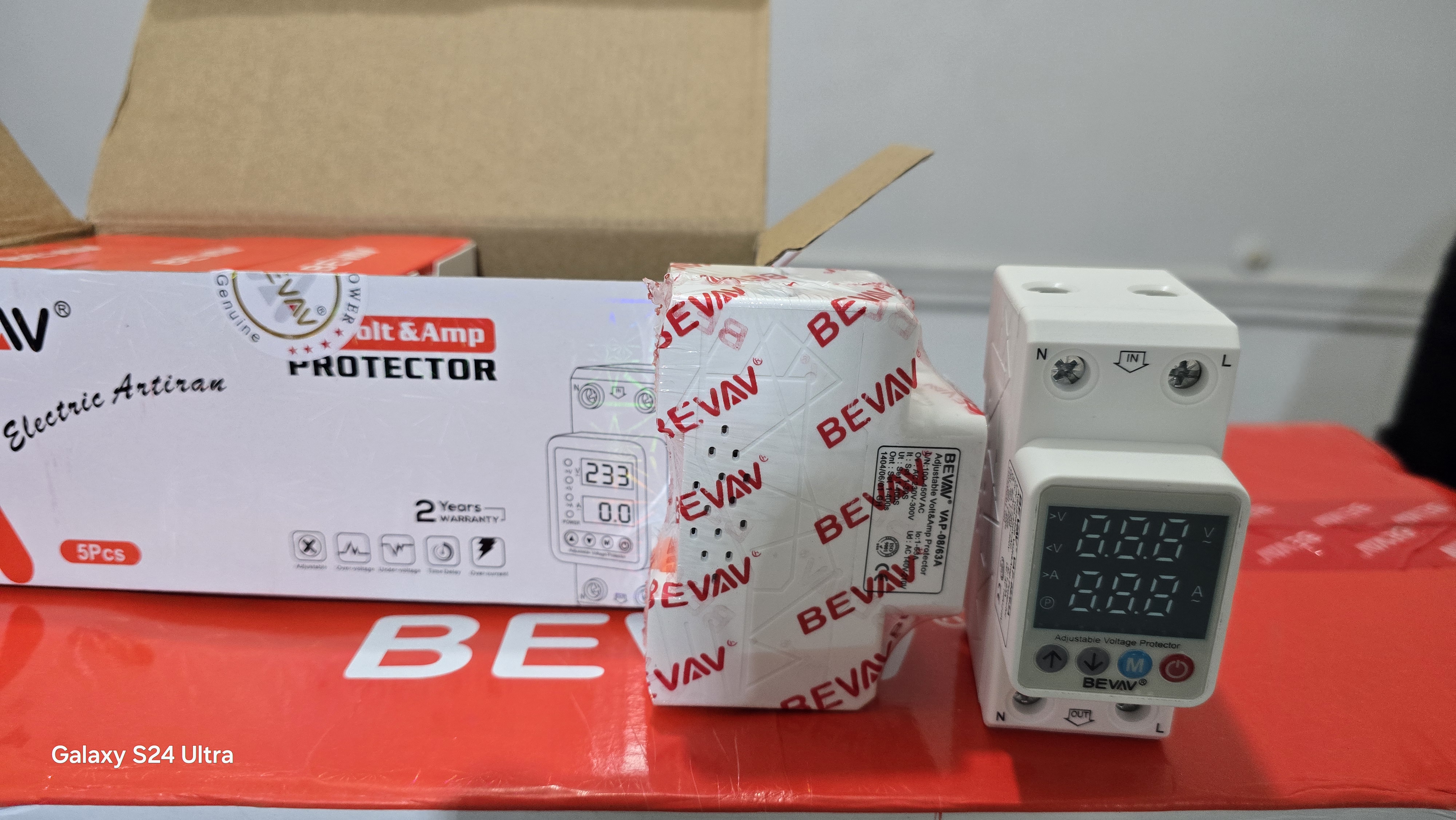 محافظ ولتاژ و جریان BEVAV 63A